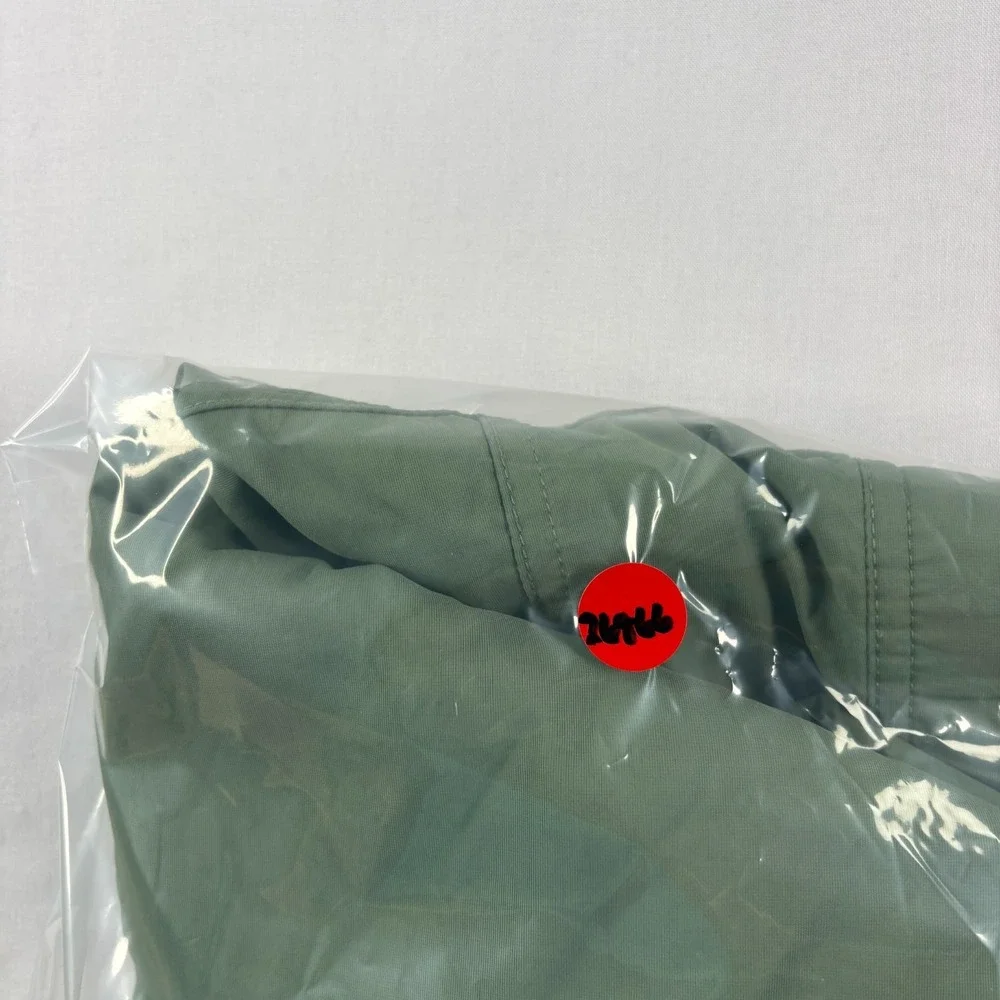 Eddie Bauer Shorts Men 2XL (Size 50) Green Amphib Hybrid Outdoor Relaxed Fit NEW